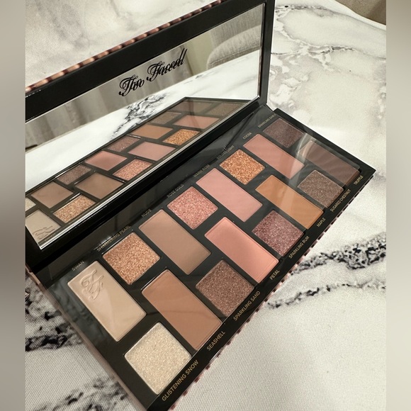 new TOO FACED Born This Way The Natural Nudes Eye Shadow Palette - Picture 7 of 8